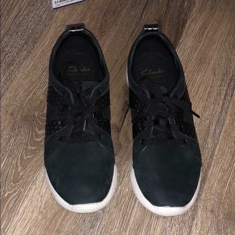 ADORABLE Clark’s sneakers